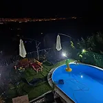 Luxury Emily With Amazing Sea View شقة *