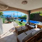 Luxury Emily With Amazing Sea View *