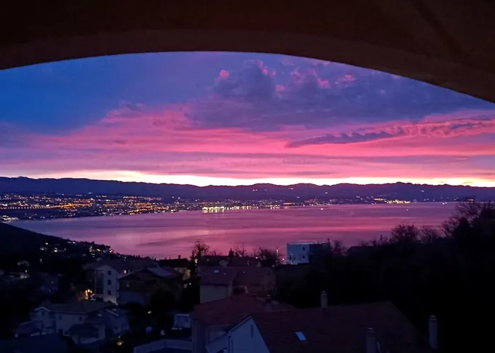 Апартаменты Luxury Emily With Amazing Sea View